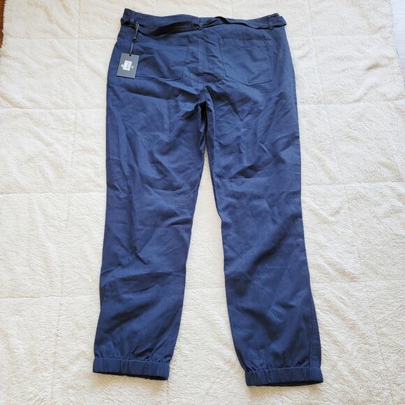 DKNY Living Linear Midrise Crop Joggers - Picture 3 of 6